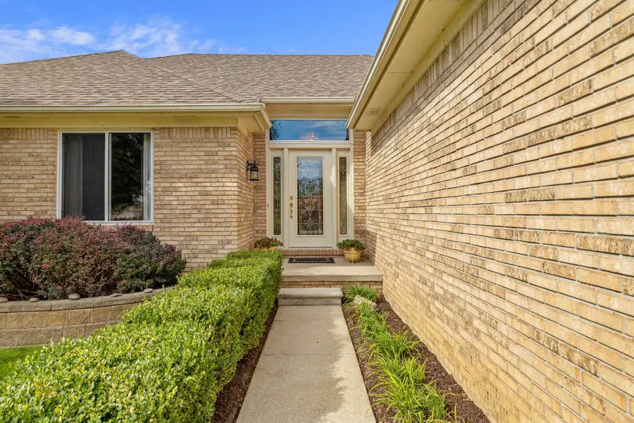 39265 Canterbury, Harrison Township, MI 48045 - #2