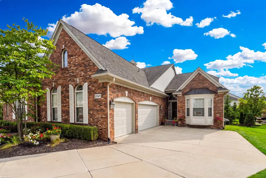 2747 Castlemartin, Oakland, MI 48306 - #2