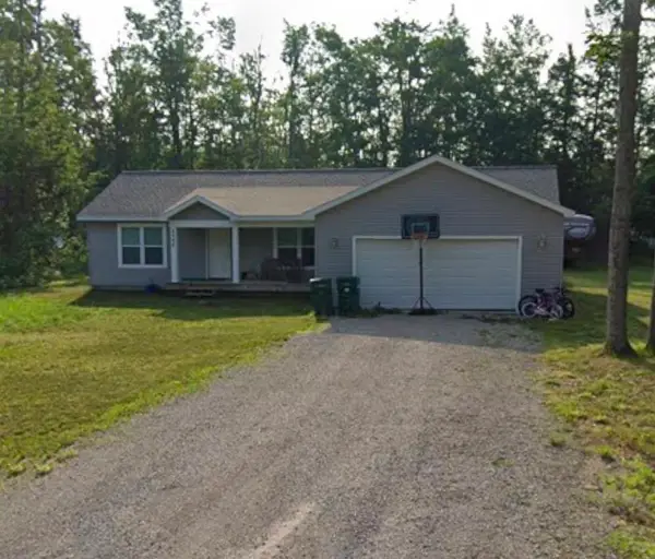 2568 Hickorywood, Gaylord, MI 49735
