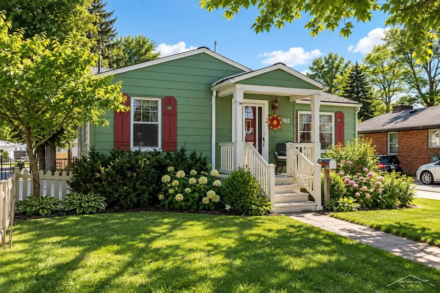 701 Scheurmann, Essexville, MI 48732 - #2