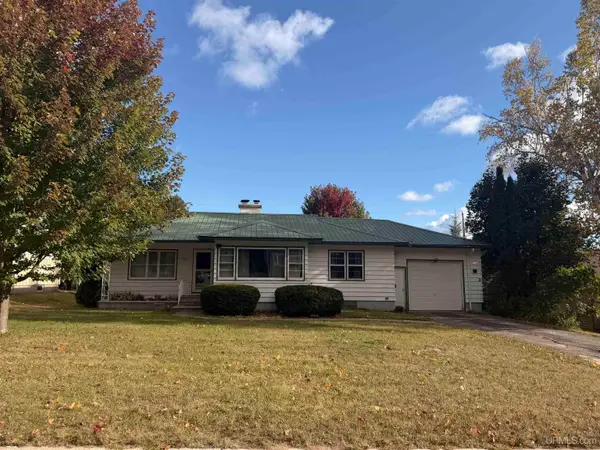 221 E Varnum, Munising, MI 49862