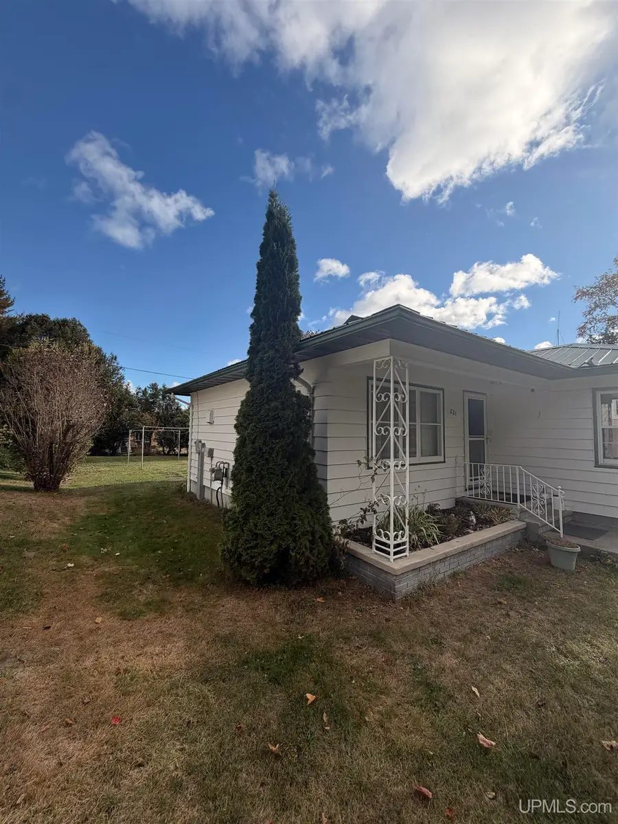 221 E Varnum, Munising, MI 49862 - #2