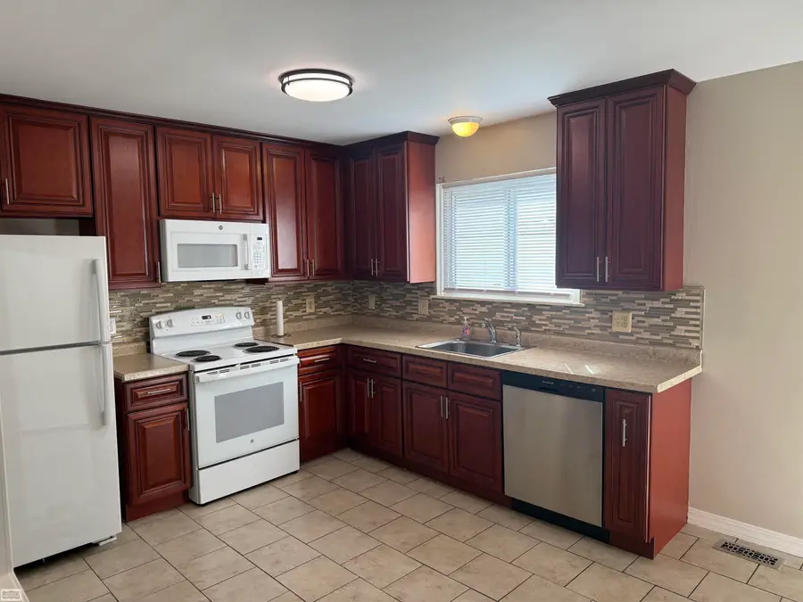 23270 Stewart, Warren, MI 48089 - #3