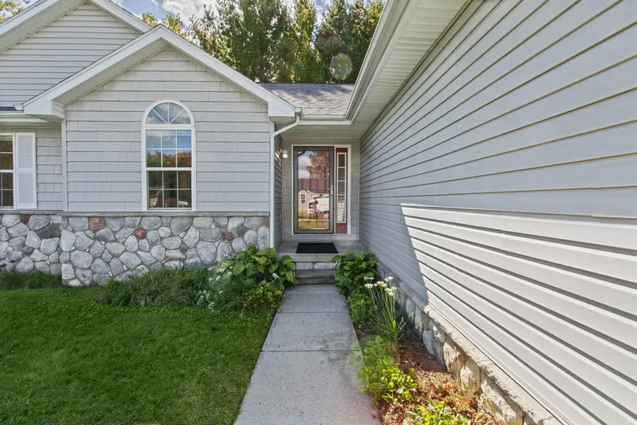 6460 Whisper Ridge, Burton, MI 48509 - #2