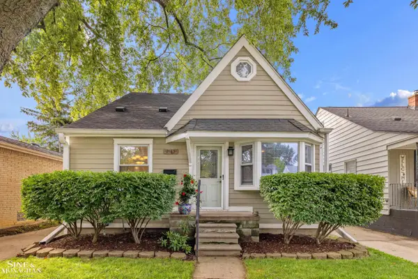2189 Hollywood, Grosse Pointe Woods, MI 48236
