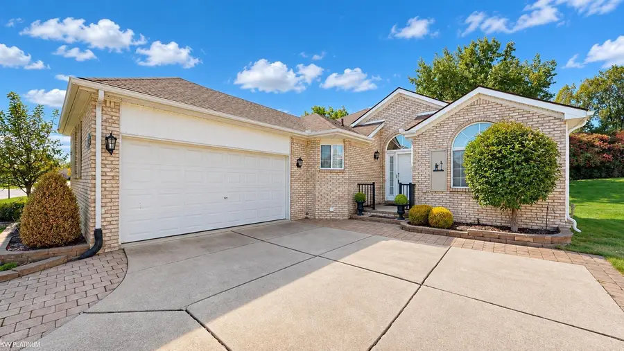 42913 N Hampton, Sterling Heights, MI 48314 - #2