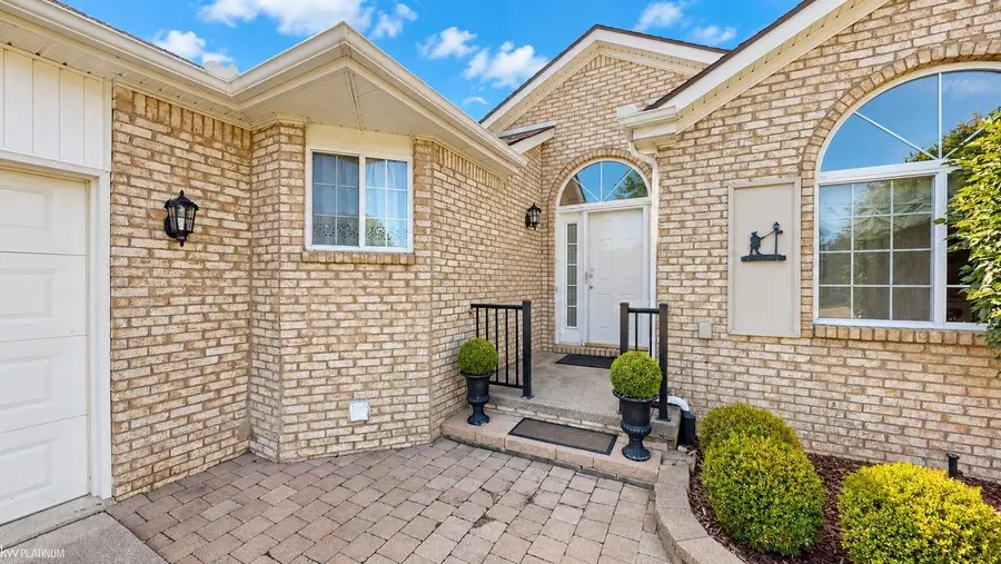 42913 N Hampton, Sterling Heights, MI 48314 - #3