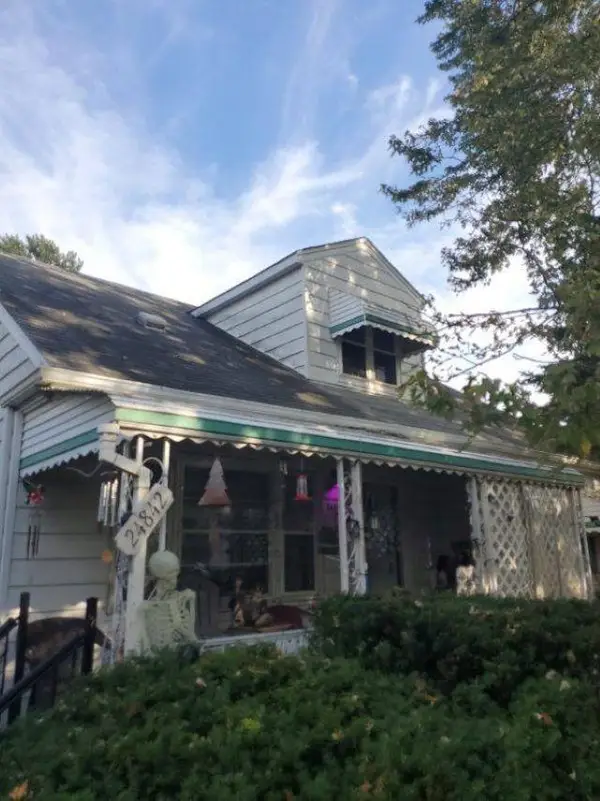 24842 Lambrecht, Eastpointe, MI 48021