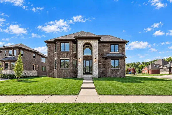 19246 Hamlin Lake, Macomb Twp, MI 48044