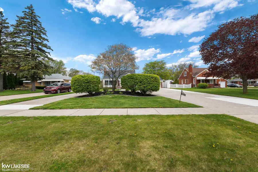21215 E 11 Mile, Saint Clair Shores, MI 48081 - #3