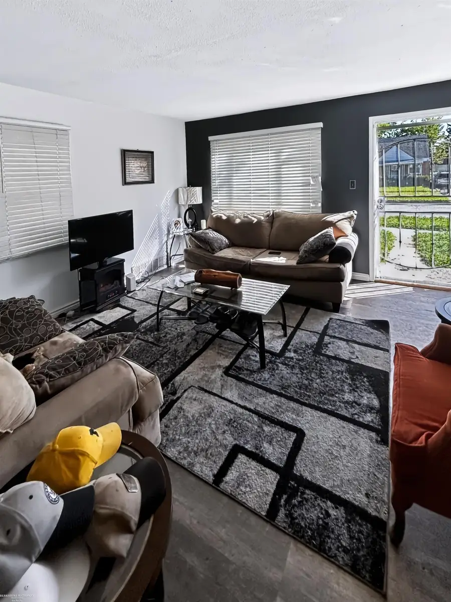 8211 Artesian, Detroit, MI 48228 - #2