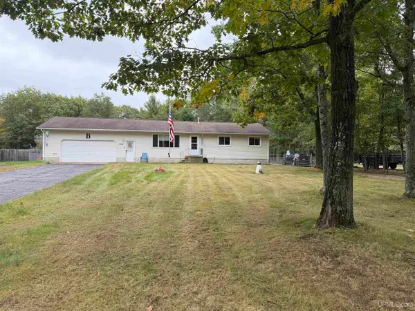 7792 Lake Bluff 19.4, Gladstone, MI 49837