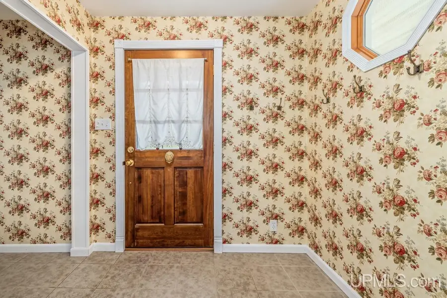 611 W Ludington, Iron Mountain, MI 49801 - #2
