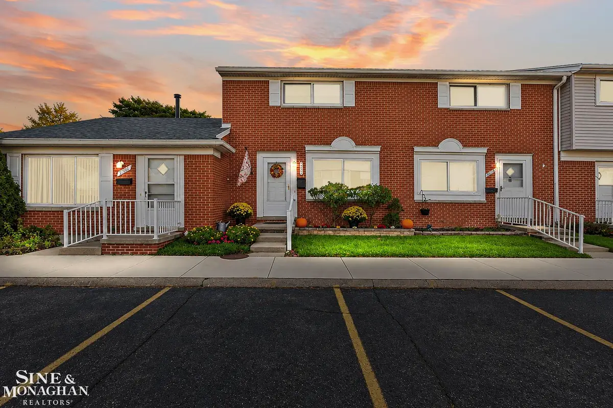 32012 Williamsburg, Saint Clair Shores, MI 48082 - #1