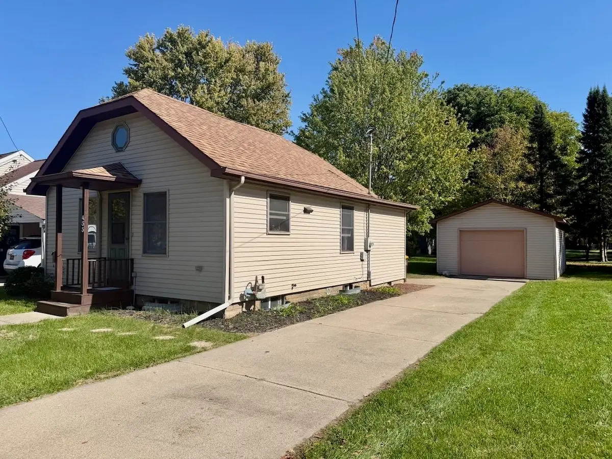 433 S Line, Chesaning, MI 48616 - #1