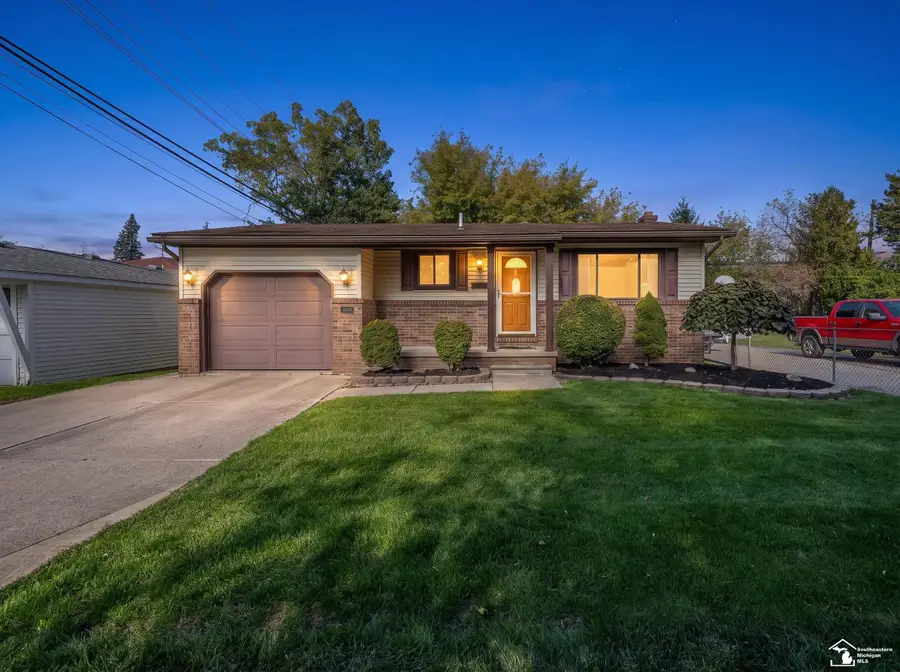 22306 William, Rockwood, MI 48173 - #2