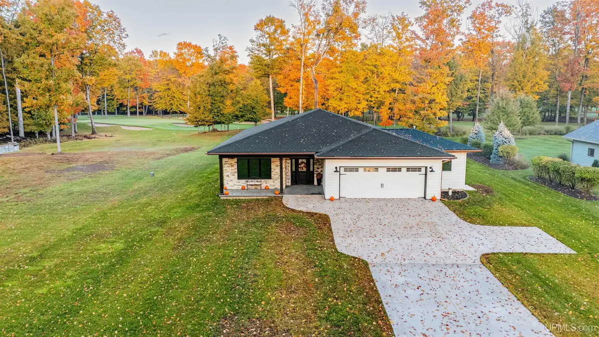 1522 N Country Club, Manistique, MI 49854 - #1