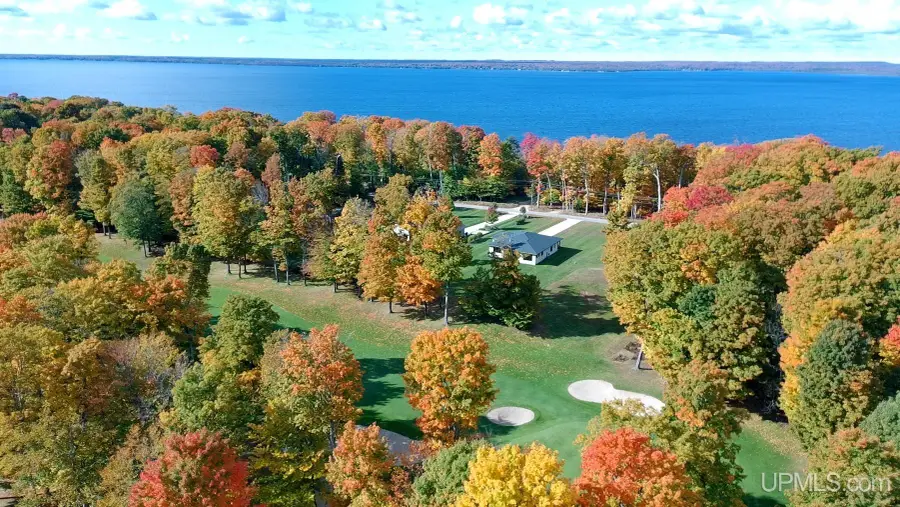1522 N Country Club, Manistique, MI 49854 - #2