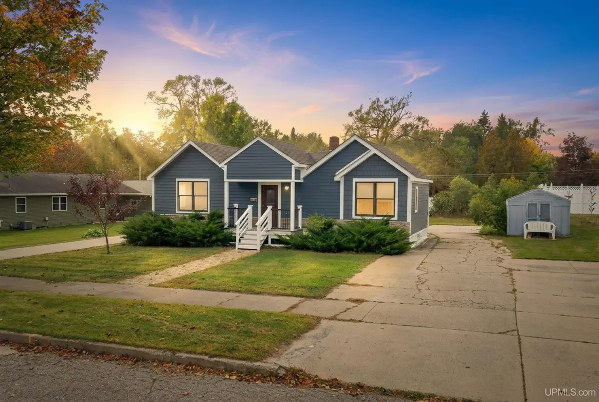 1210 S 16th, Escanaba, MI 49829 - #1
