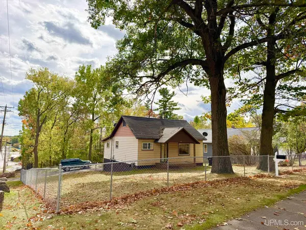 851 E I, Iron Mountain, MI 49801