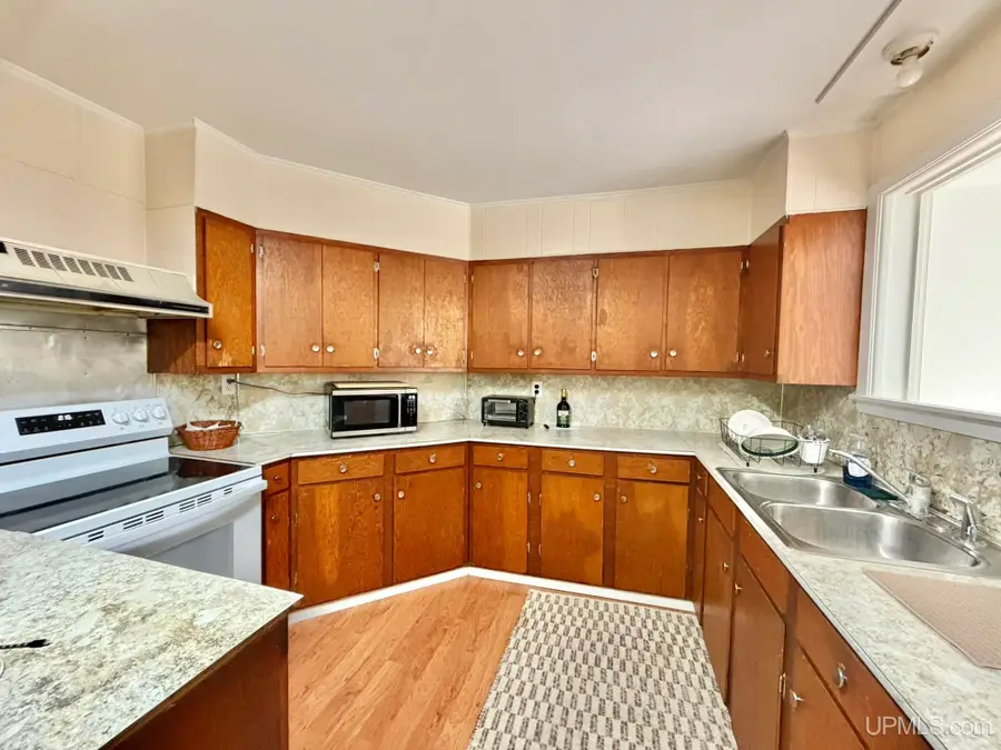 851 E I, Iron Mountain, MI 49801 - #3