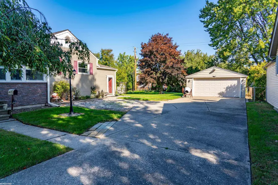 21931 Elizabeth, Saint Clair Shores, MI 48080 - #3
