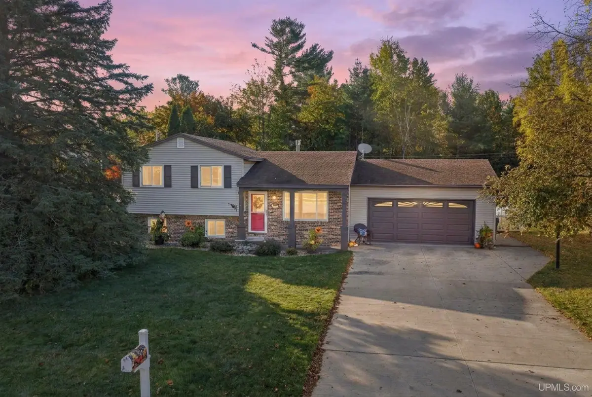 2801 S 5th, Escanaba, MI 49829 - #1