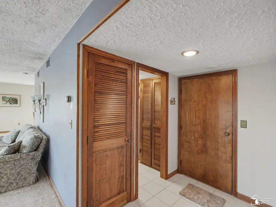 3301 Biddle #5B, Wyandotte, MI 48192 - #3