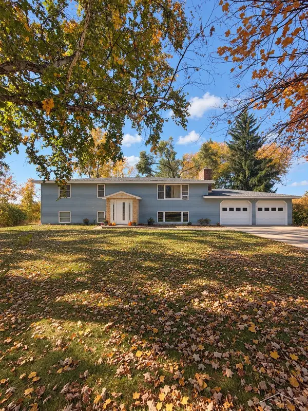6381 Middle Rd, Hope, MI 48628