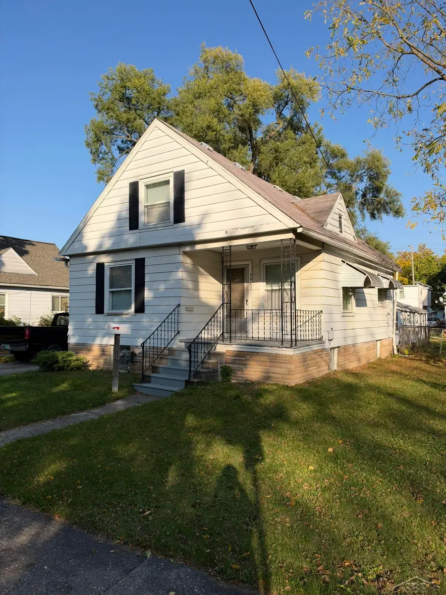 1902 N Clinton, Saginaw, MI 48602 - #2