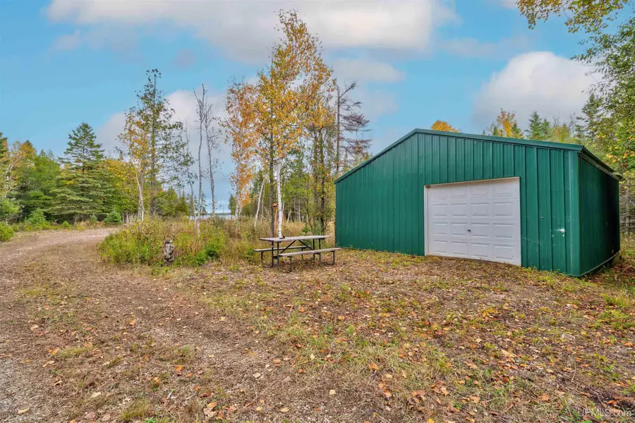 860 W Gulliver Lake, Gulliver, MI 49840 - #2