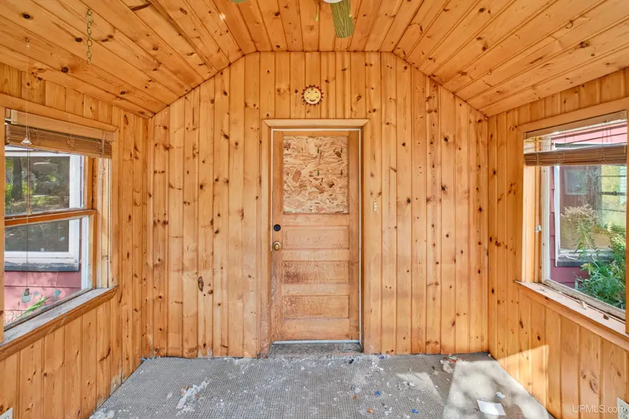 129 Davis, Ishpeming, MI 49849 - #3