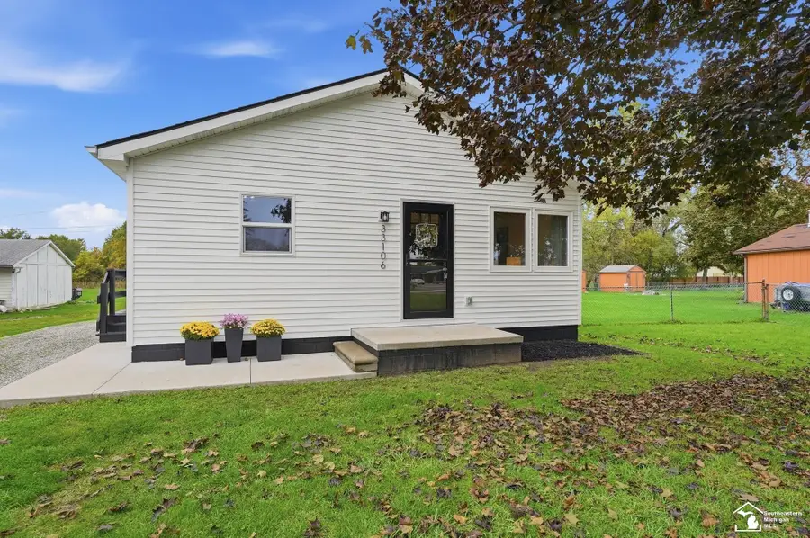 33106 W Jefferson, Brownstown, MI 48173 - #3