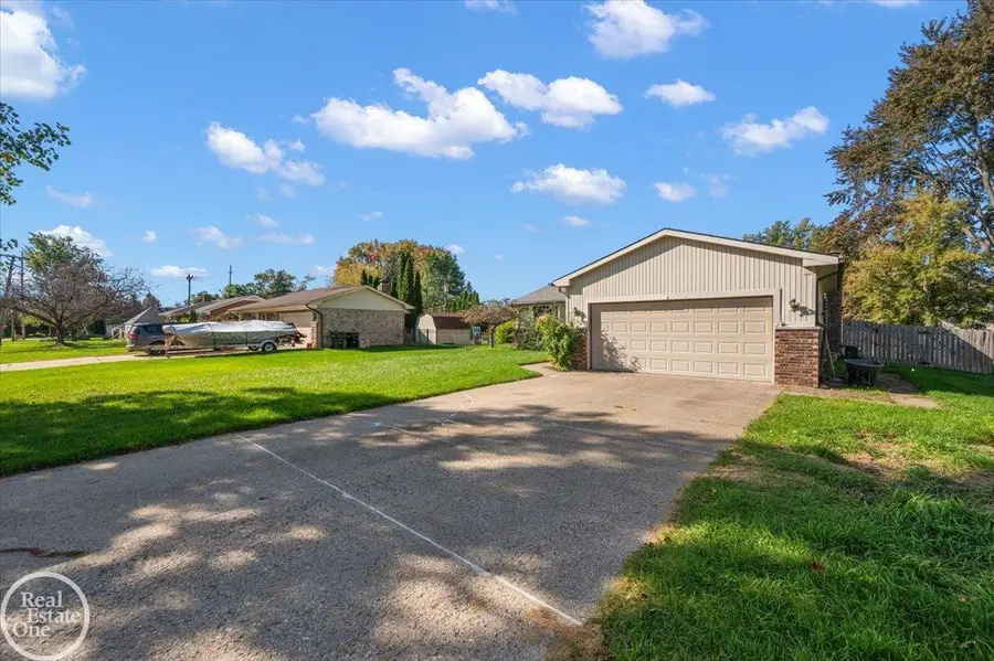 42125 Bobjean, Sterling Heights, MI 48314 - #3