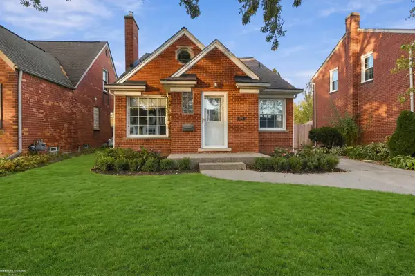 1258 Roslyn, Grosse Pointe Woods, MI 48236