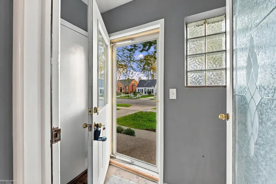 1258 Roslyn, Grosse Pointe Woods, MI 48236 - #3