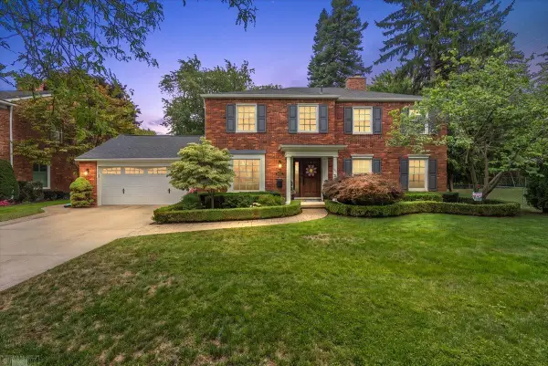 20162 Wedgewood, Grosse Pointe Woods, MI 48236