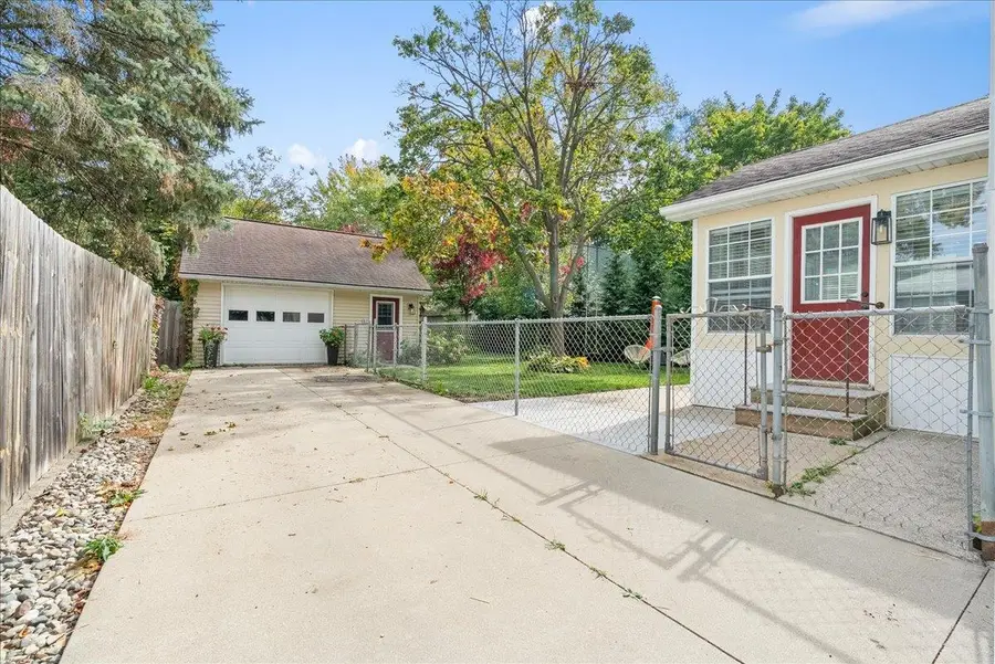 934 N Park, Owosso, MI 48867 - #2