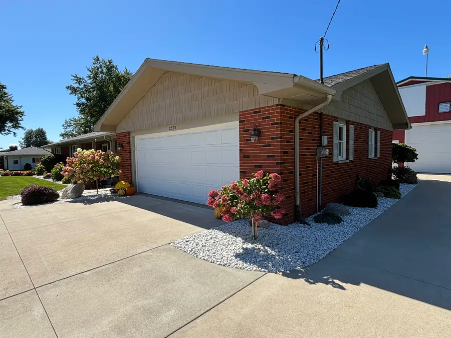 2570 S Beyer, Saginaw, MI 48601 - #2