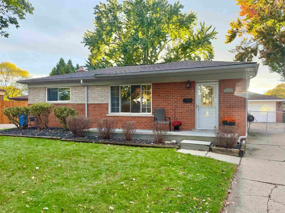 32511 Eiffel Ave, Warren, MI 48088 - #1