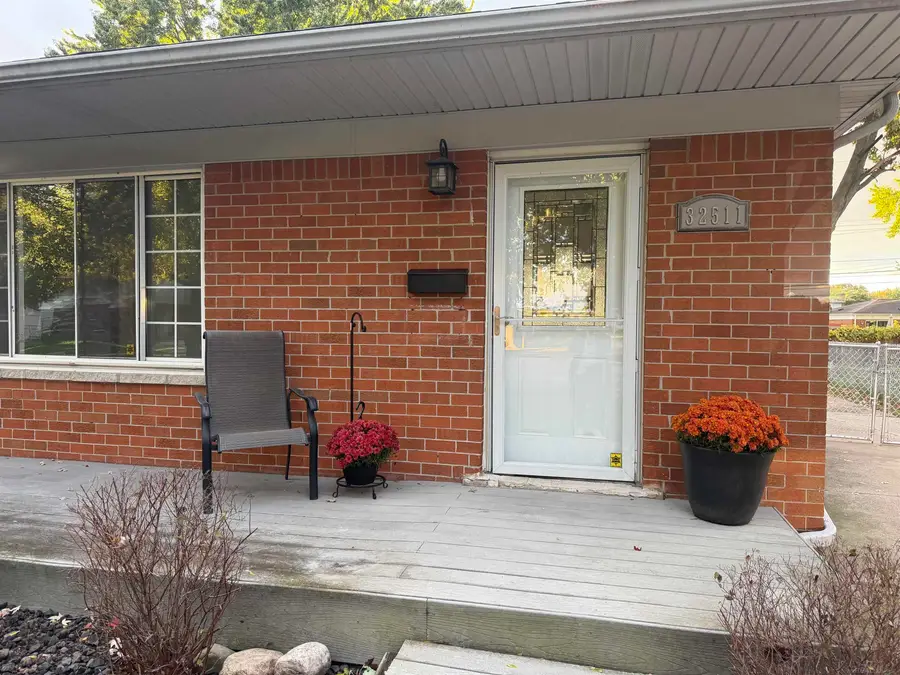 32511 Eiffel Ave, Warren, MI 48088 - #2