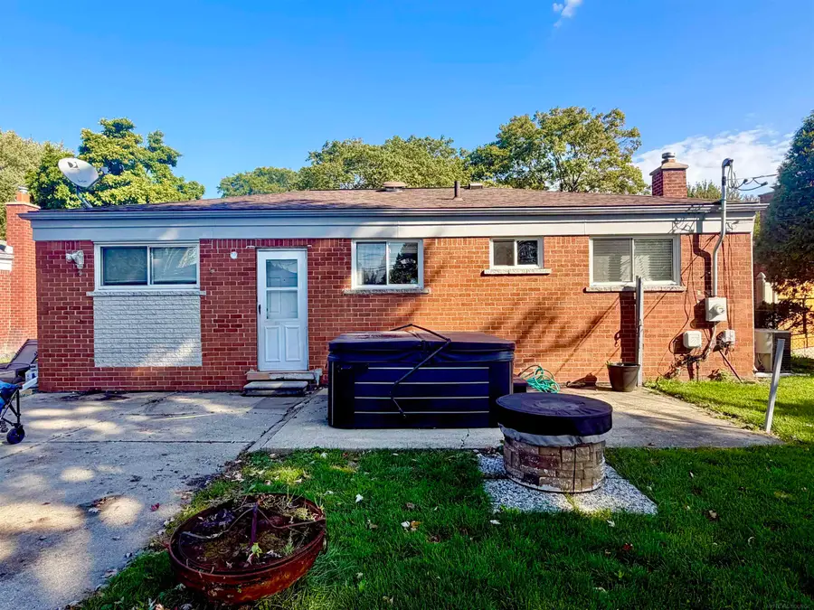32511 Eiffel Ave, Warren, MI 48088 - #3