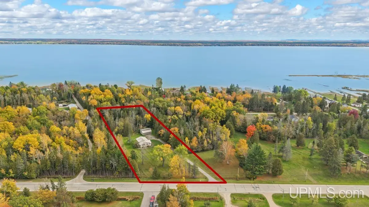 9228 Bay Shore, Gladstone, MI 49837 - #1
