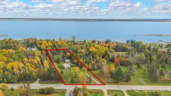 9228 Bay Shore, Gladstone, MI 49837