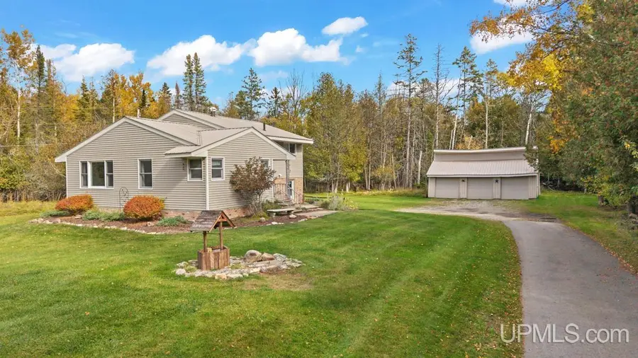 9228 Bay Shore, Gladstone, MI 49837 - #3