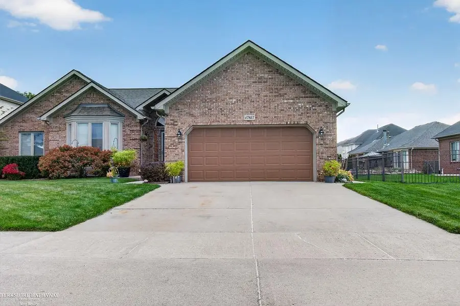 47857 Kent, Macomb, MI 48044 - #2