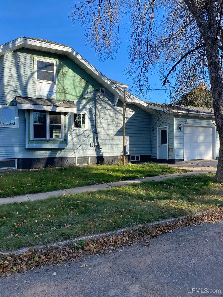 801 E C, Iron Mountain, MI 49801 - #2