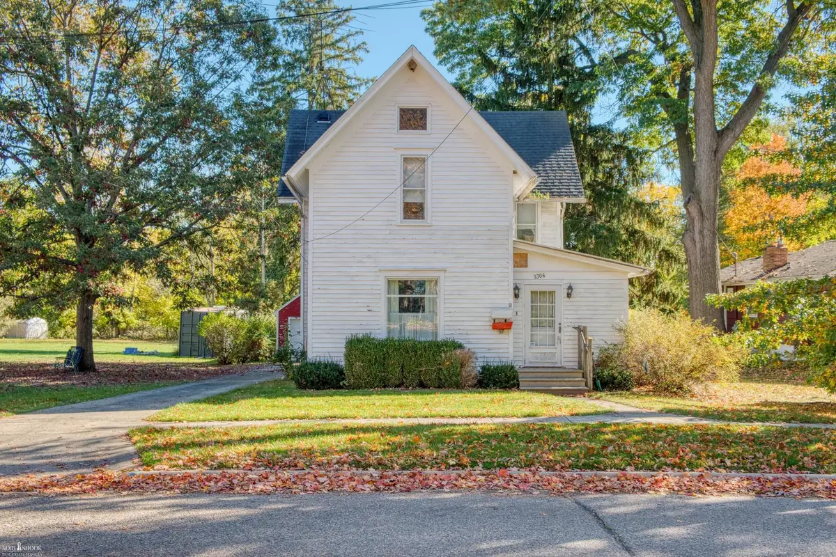 1304 N Washington, Owosso, MI 48867 - #1