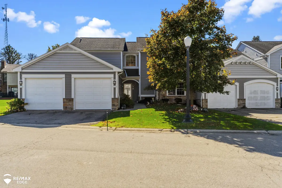 2131 Carriage Hill, Lapeer, MI 48446 - #1