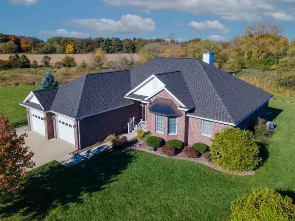 5832 N Braeburn, Saginaw, MI 48638
